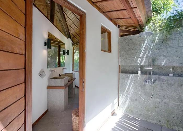Villa Mango - 3bdrs In The Heart Of Bingin *