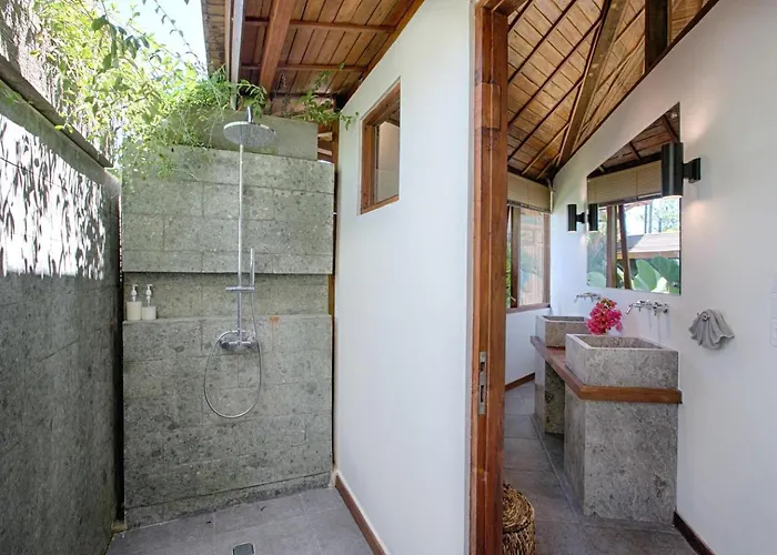 Mango - 3bdrs In The Heart Of Bingin Villa